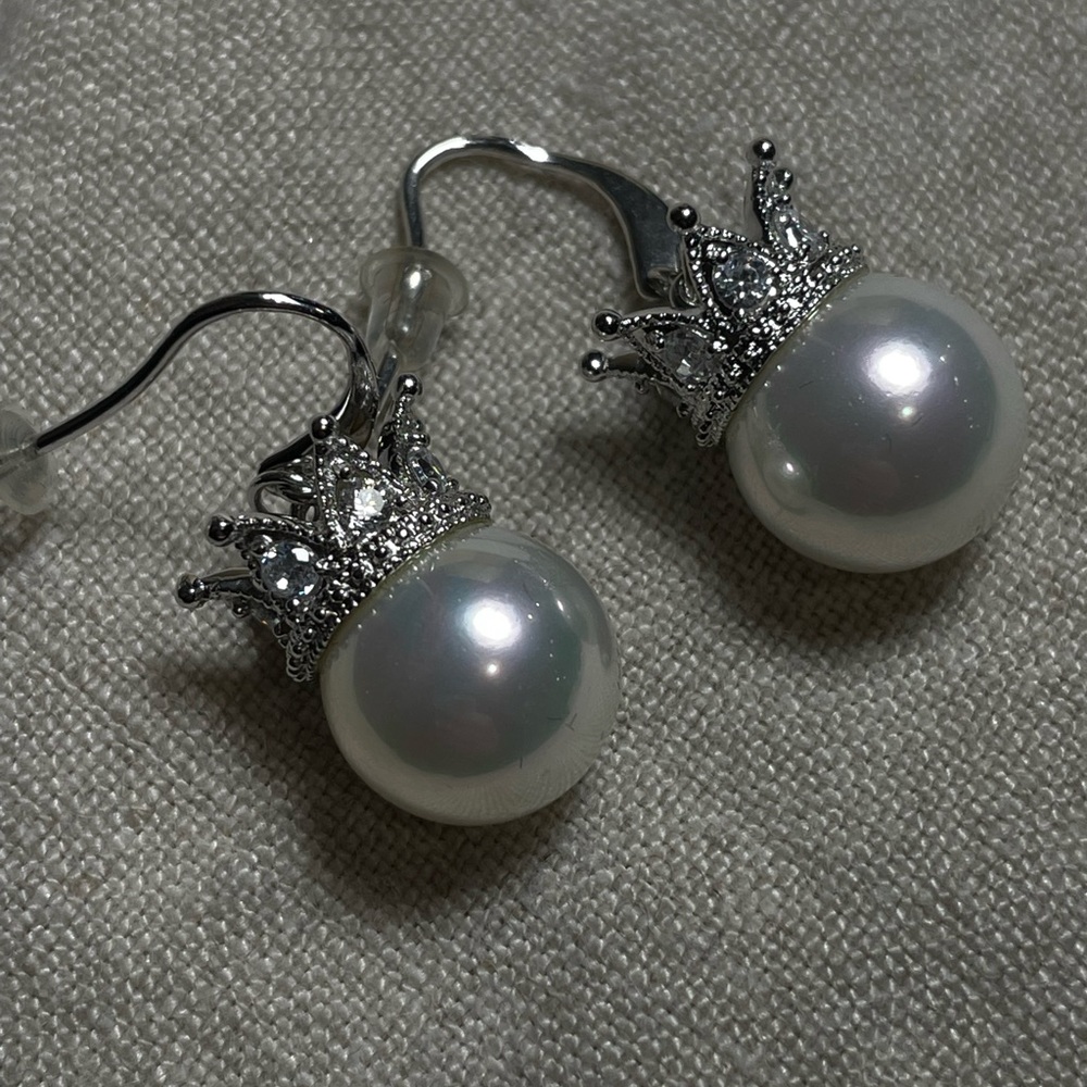 SHELL PEARL AND WHITE TOPAZ CROWN DROP EARRINGS.